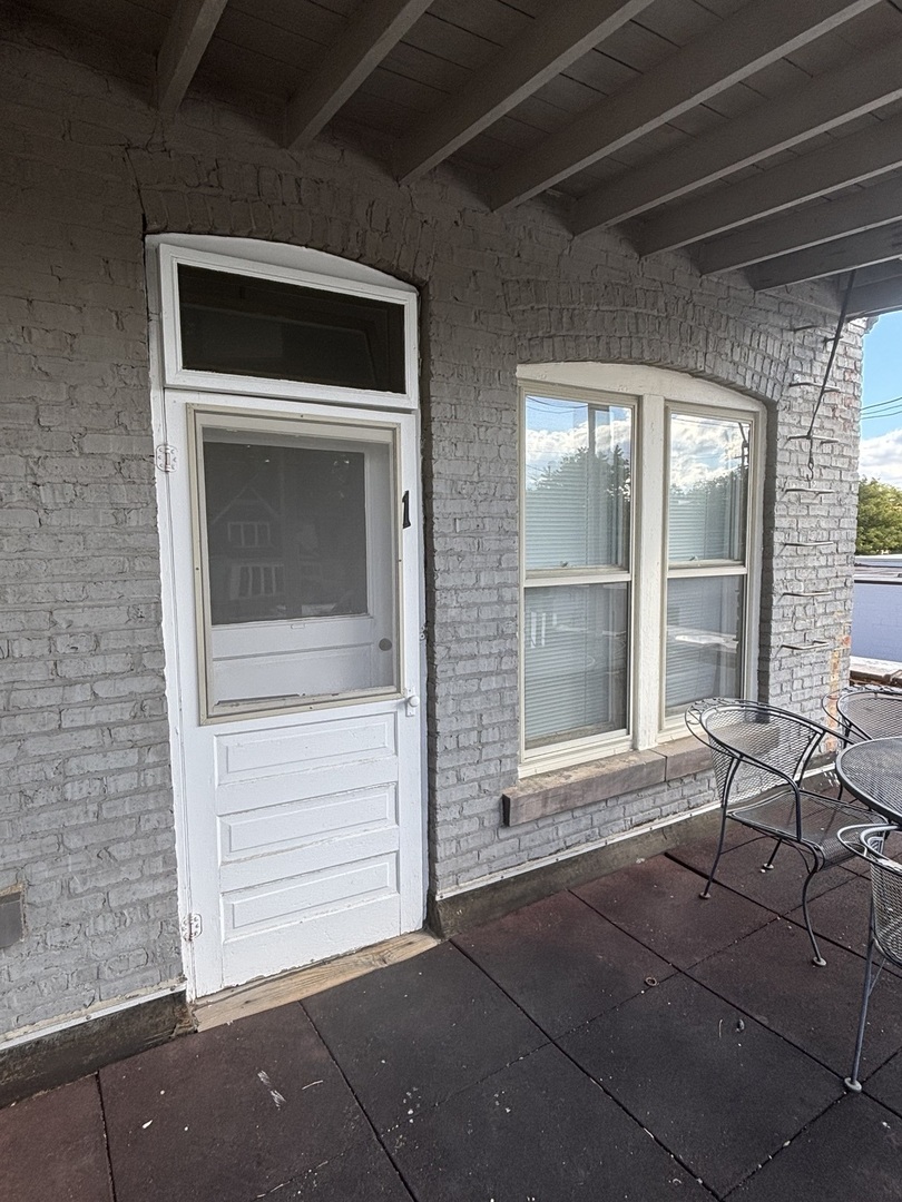 Elmhurst, Illinois 60126, United States, 2 Bedrooms Bedrooms, ,1 BathroomBathrooms,Residential,Active,223905