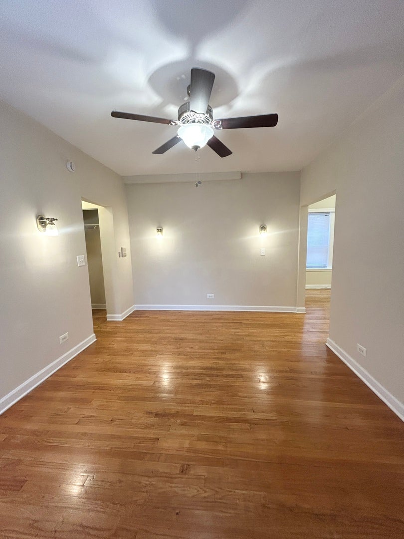 1345 1/2 W Touhy Avenue 1W