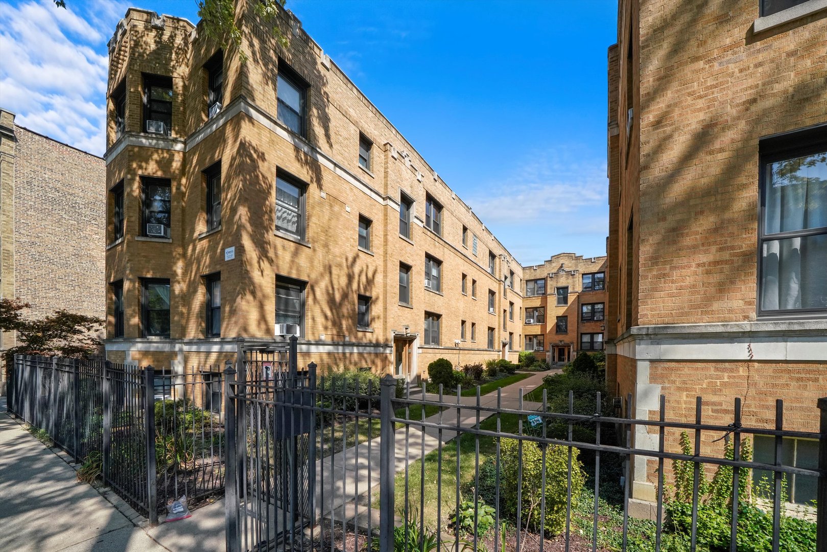 2615 N Spaulding Avenue 3E
