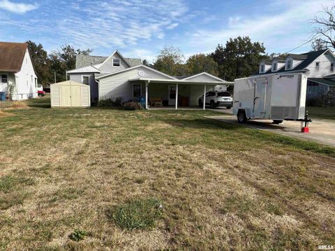 Tiny photo for 714 CEDAR Street, Centralia, IL 62801 (MLS # EB460260)