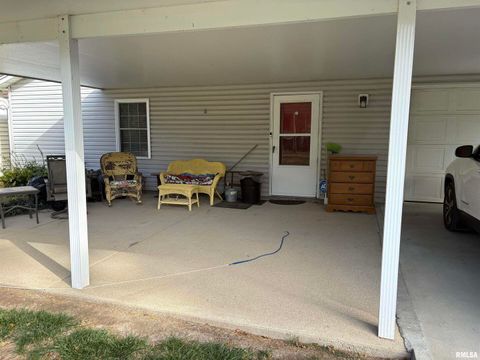 Tiny photo for 714 CEDAR Street, Centralia, IL 62801 (MLS # EB460260)