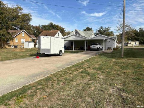 Tiny photo for 714 CEDAR Street, Centralia, IL 62801 (MLS # EB460260)