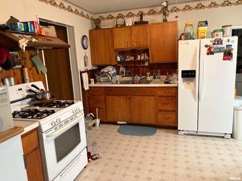 Tiny photo for 714 CEDAR Street, Centralia, IL 62801 (MLS # EB460260)