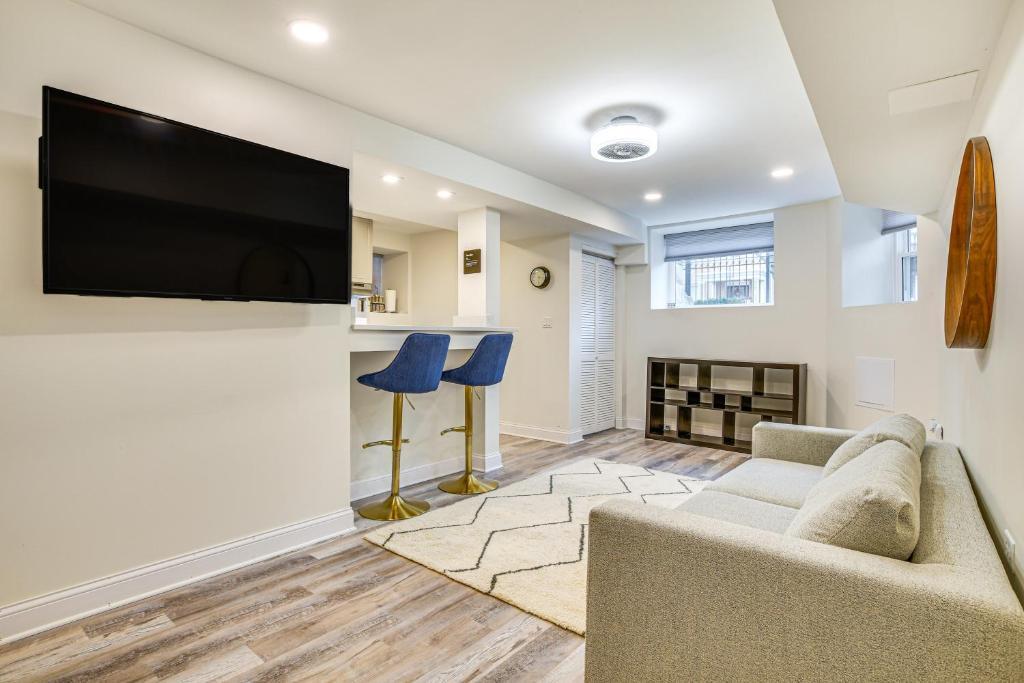 4829 S Forrestville Avenue G