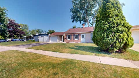 Tiny photo for 100 Edgewood Drive, Streamwood, IL 60107 (MLS # 12716362)