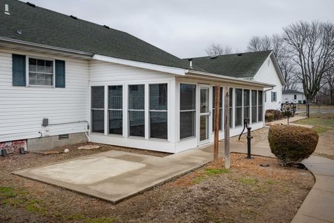 Tiny photo for 16245 N McCauley Lane, Mt Vernon, IL 62864 (MLS # 12549796)