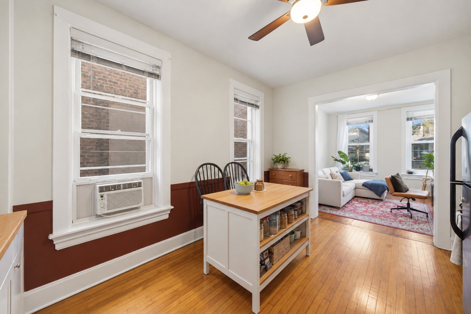 1433 W Superior Street