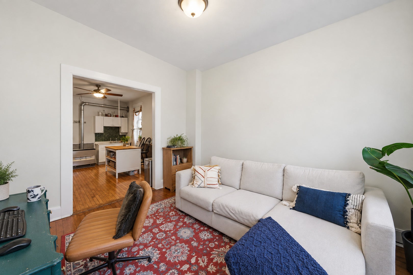 1433 W Superior Street