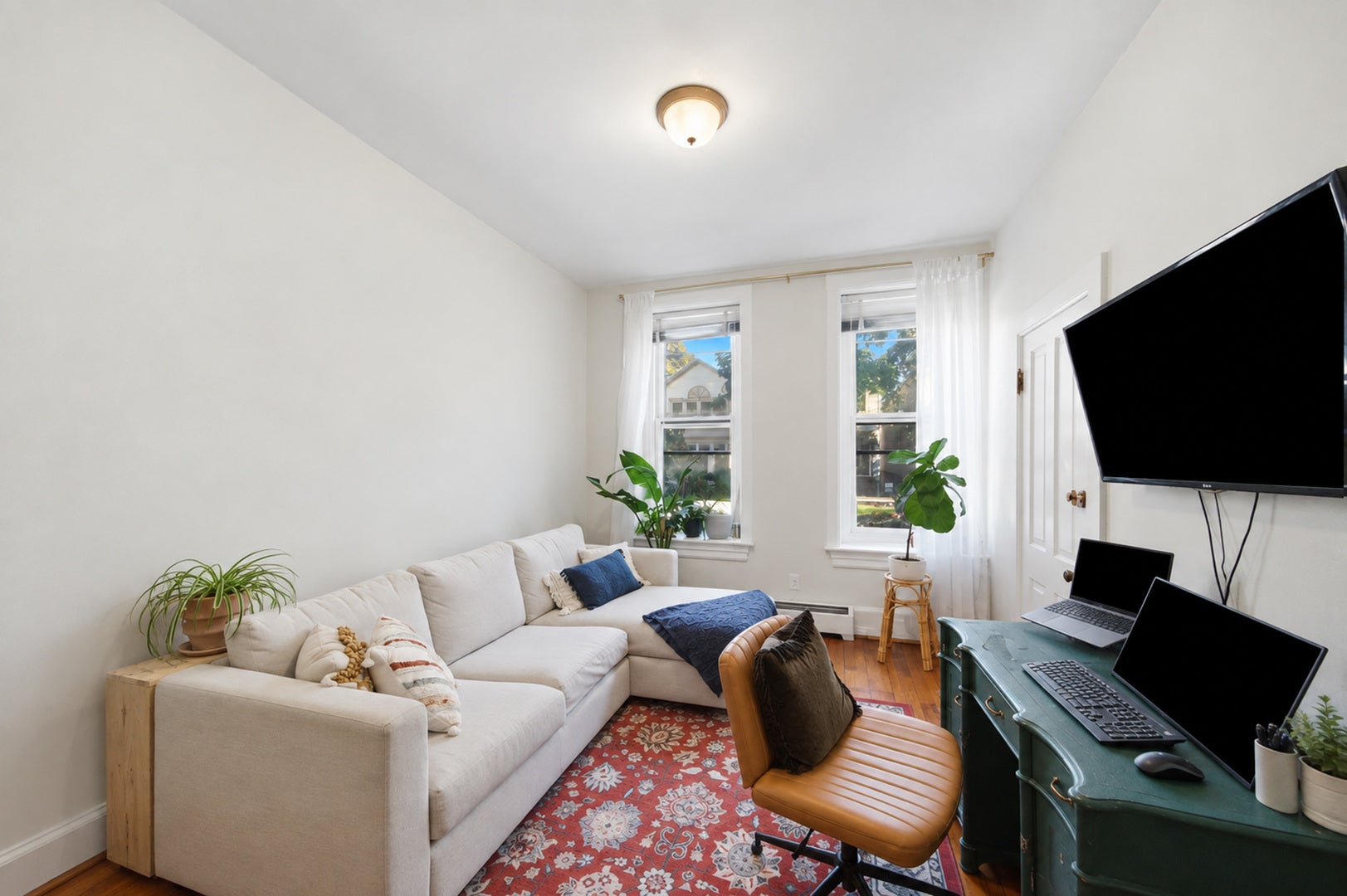 1433 W Superior Street