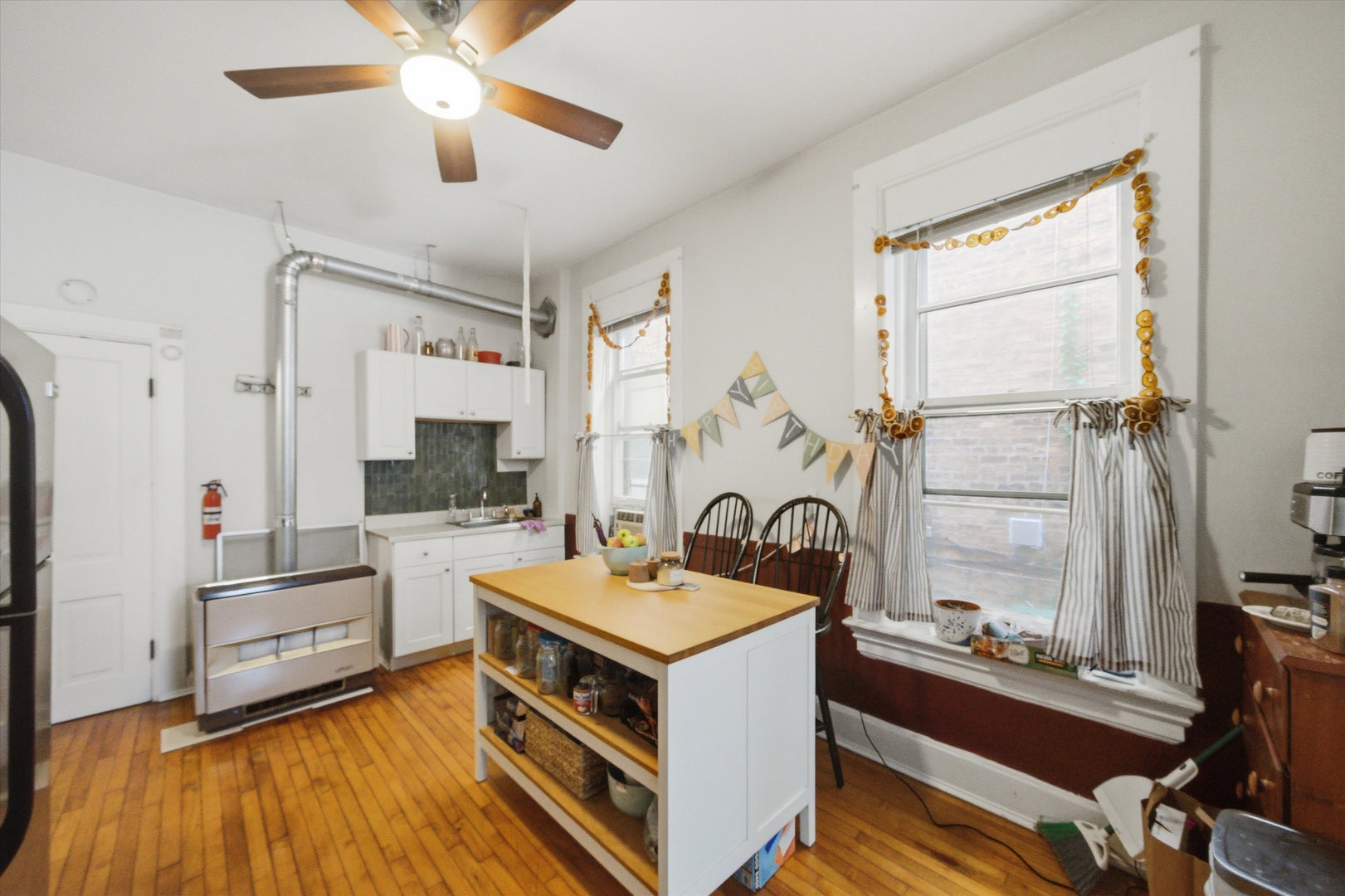 1433 W Superior Street