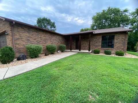 Tiny photo for 303 W Blake Street, Benton, IL 62812 (MLS # 12729072)