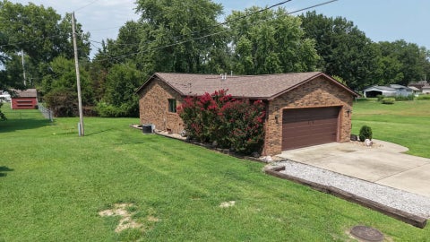 Tiny photo for 303 W Blake Street, Benton, IL 62812 (MLS # 12729072)
