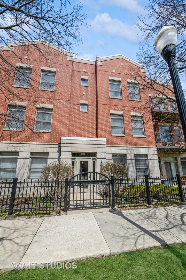 758 W 14th Place 2A