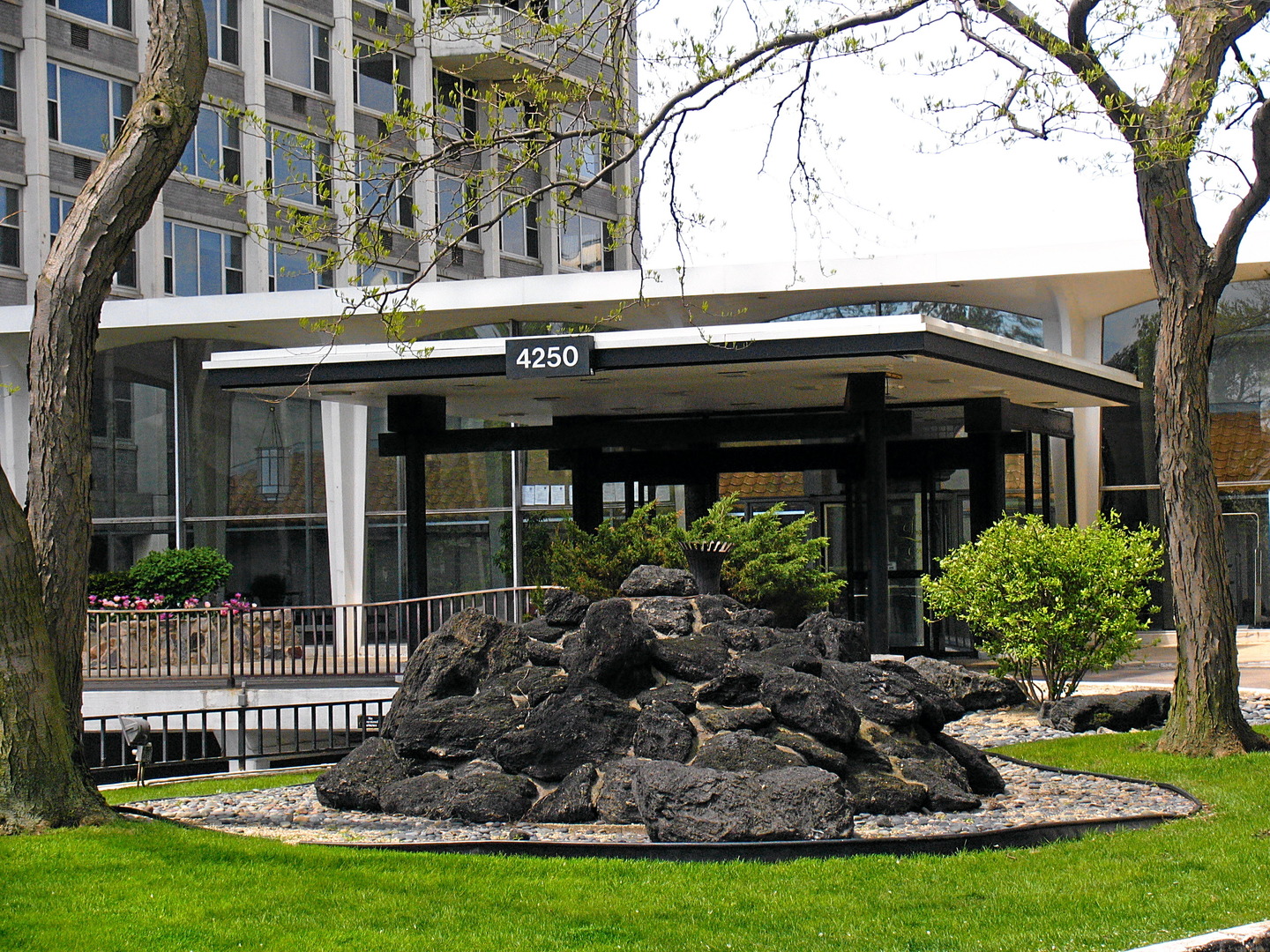 Photo 1 of 9 — 4250 N Marine Drive N 2027, Chicago, IL 60613
