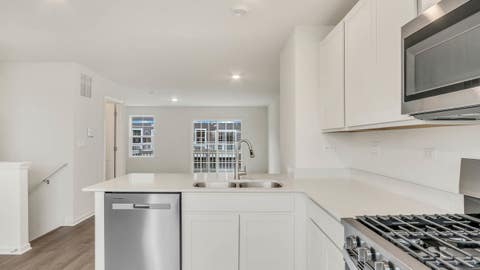 Tiny photo for 414 Lakeshore Court, St. Charles, IL 60174 (MLS # 12701414)