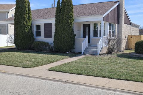 Photo of 7241 N Mcvicker Avenue, Chicago, IL 60646 (MLS # 12589525)