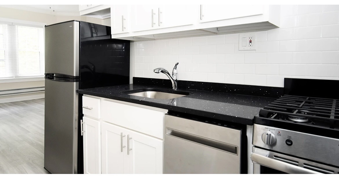 646.5 W Roscoe Street 2S
