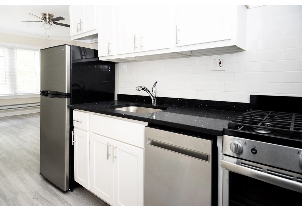 646.5 W Roscoe Street 2S