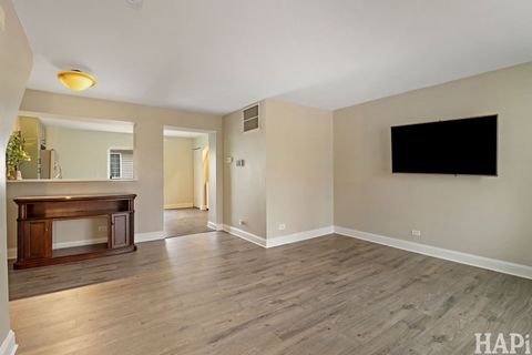 Tiny photo for 283 W Whispering Oaks Lane, Round Lake, IL 60073 (MLS # 12587327)