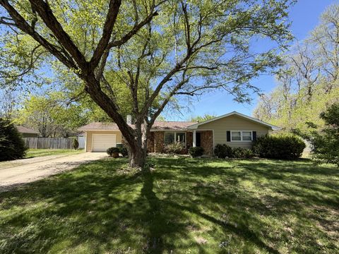 Photo of 2100 Ironwood Lane, Charleston, IL 61920 (MLS # 12620181)