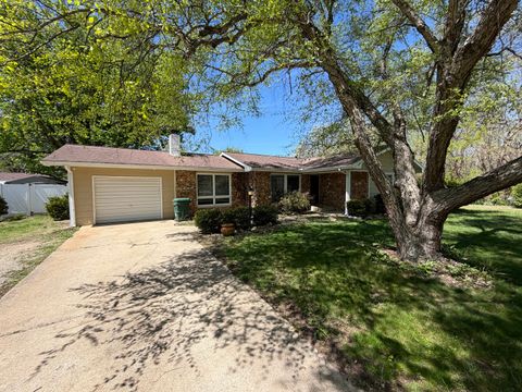Tiny photo for 2100 Ironwood Lane, Charleston, IL 61920 (MLS # 12620181)