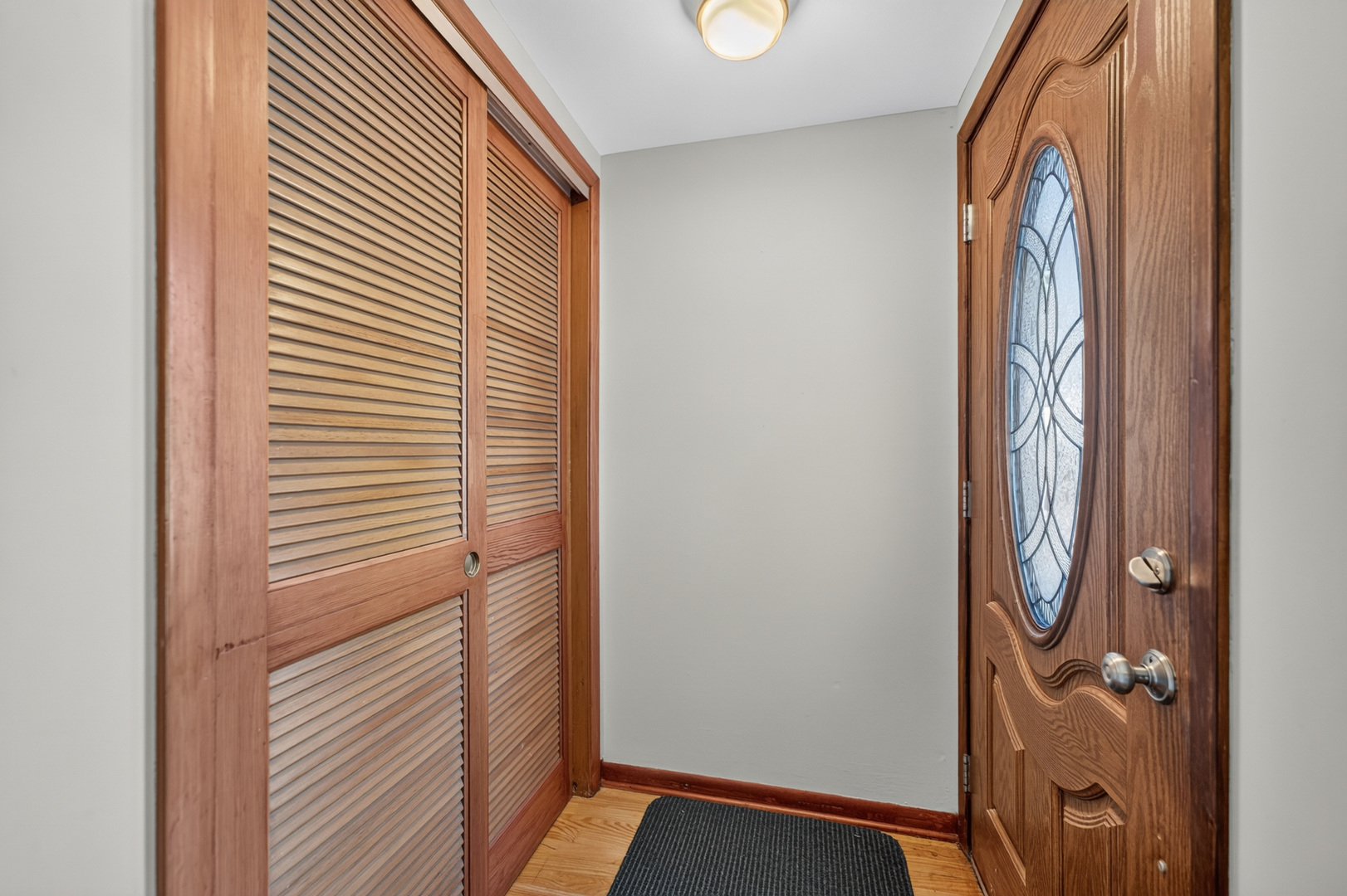23 W Prairie Avenue