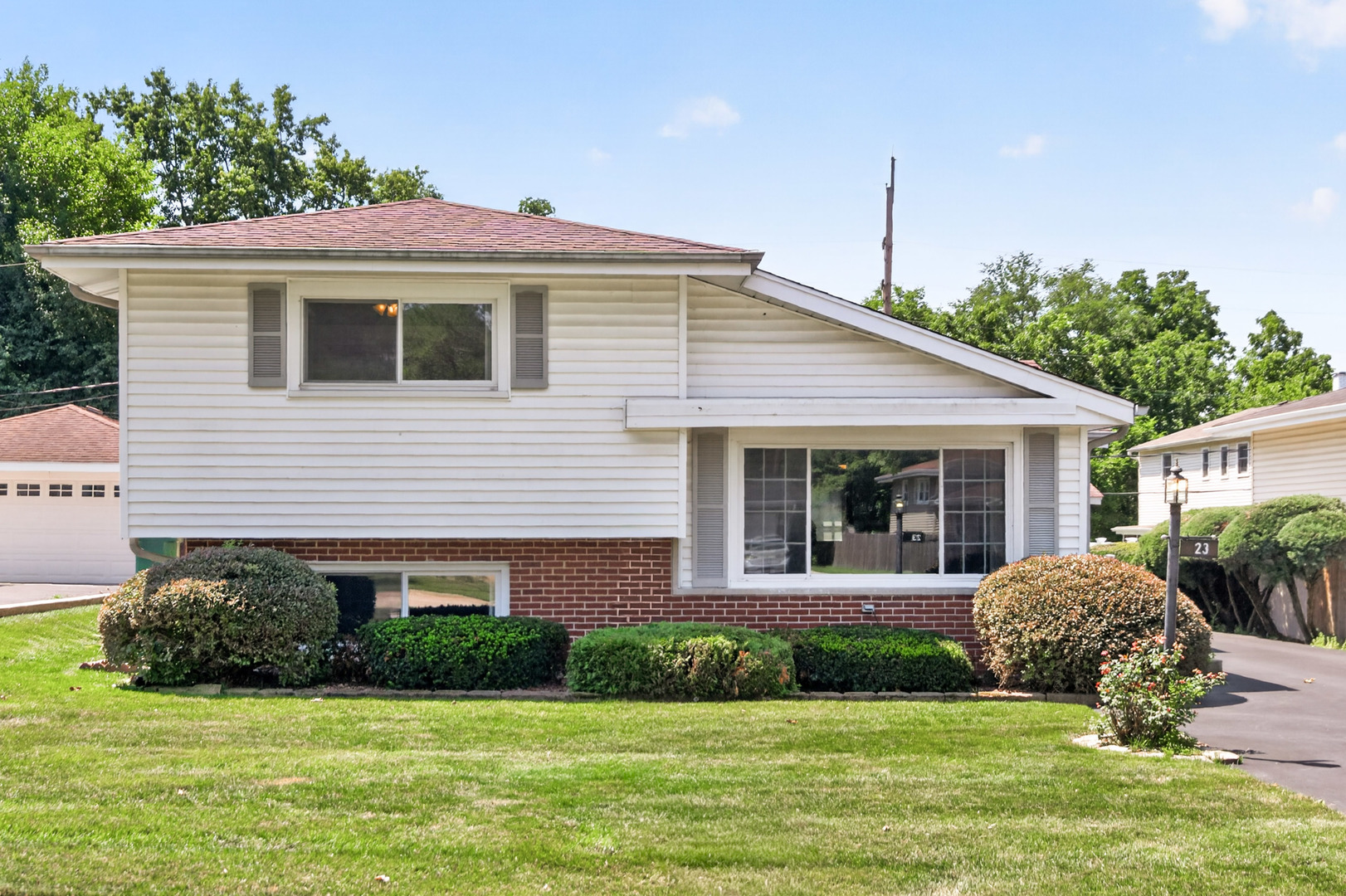 23 W Prairie Avenue