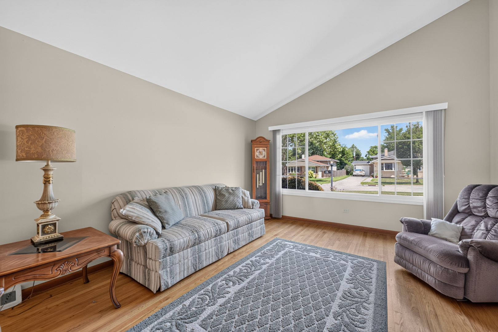 23 W Prairie Avenue