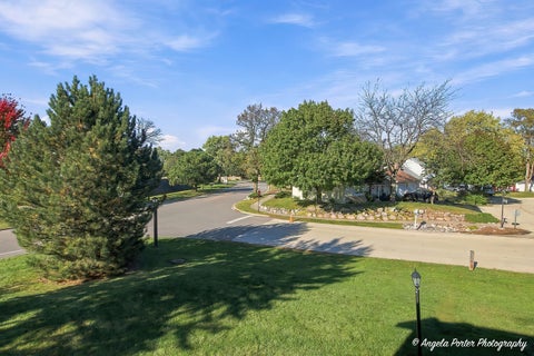 Tiny photo for 621 Chip Court, Gurnee, IL 60031 (MLS # 12788896)