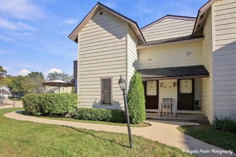 Photo of 621 Chip Court, Gurnee, IL 60031 (MLS # 12788896)