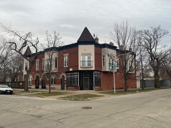 Photo 1 of 9 — 3921 W Huron Street 3, Chicago, IL 60624