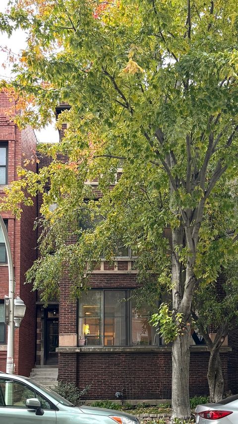 644 W Aldine Avenue 1 Chicago IL 60657