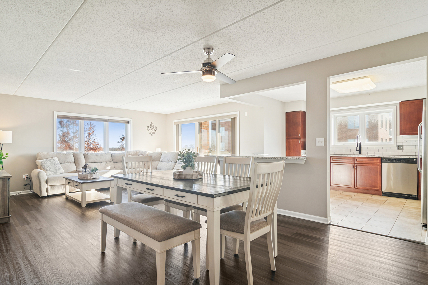 390 S Western Avenue 511