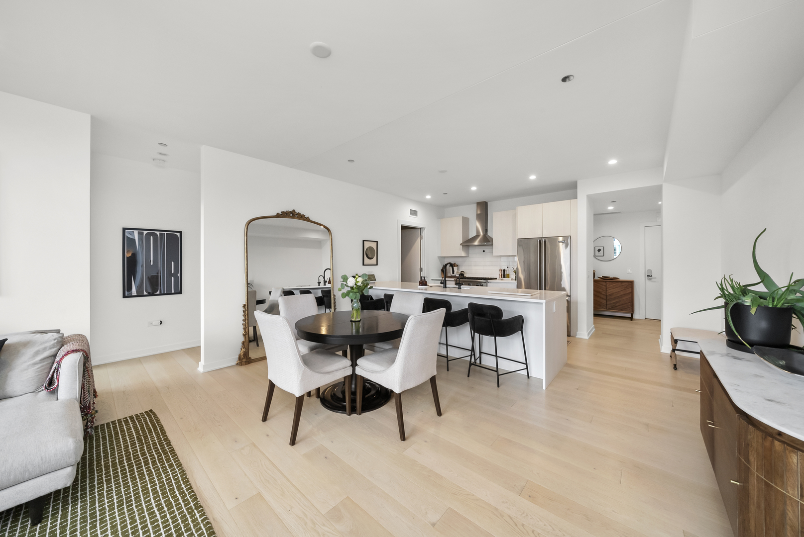 1648 W Division Street 407