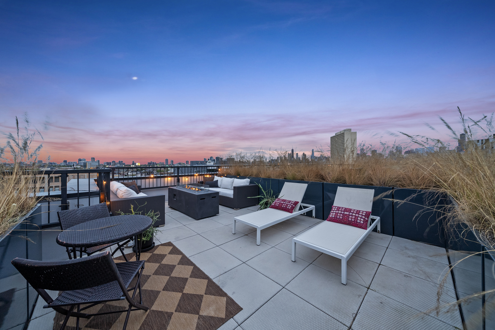 1648 W Division Street 407