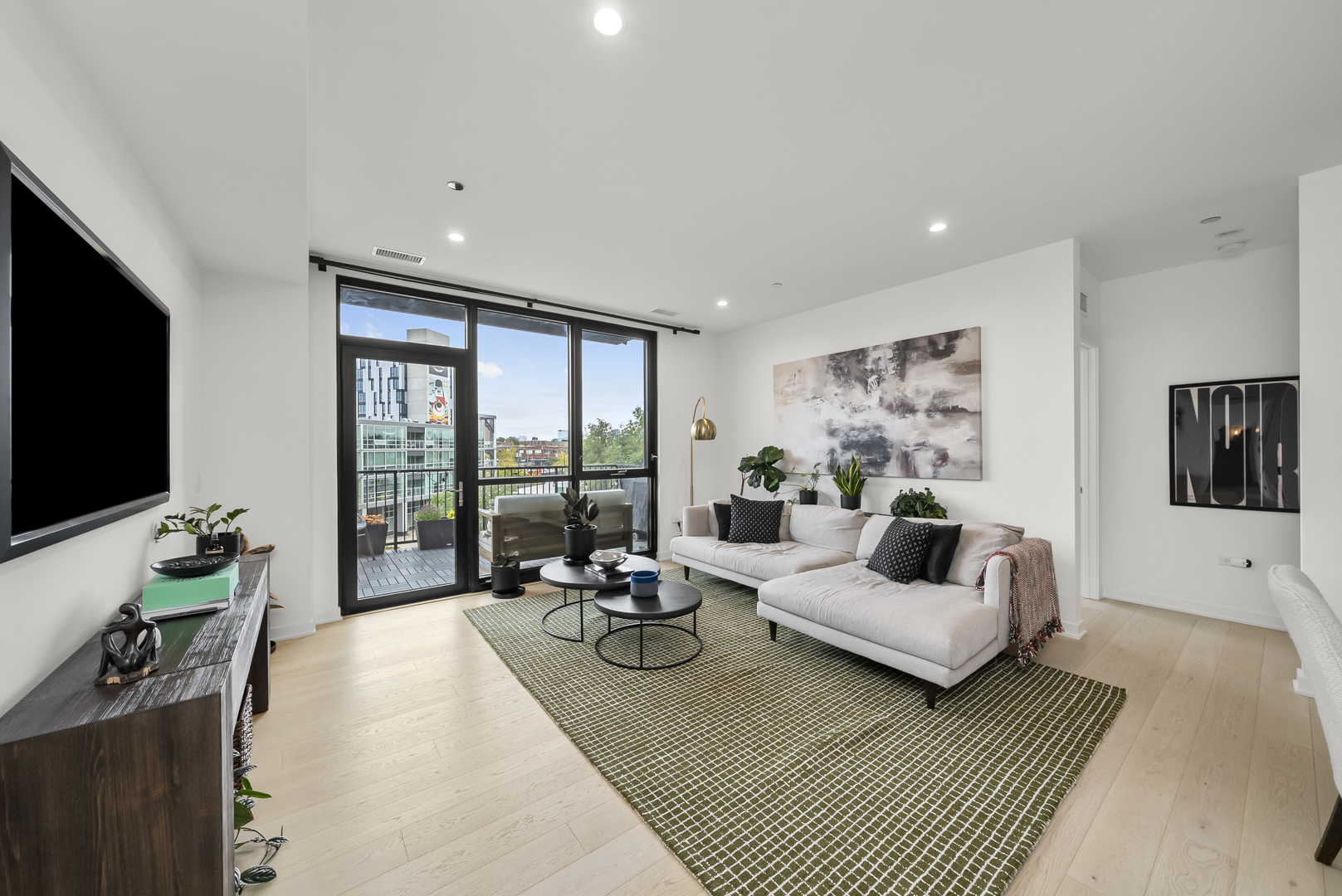 1648 W Division Street 407