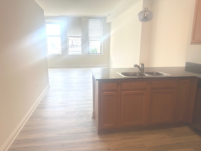 8 W MONROE Street 1702