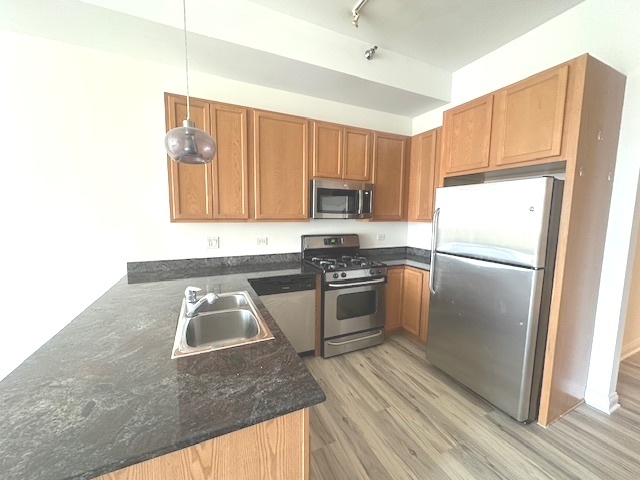 8 W MONROE Street 1702
