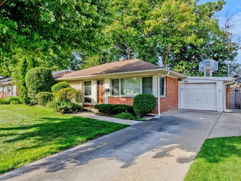Photo of 1025 Longaker Road, Northbrook, IL 60062 (MLS # 12760067)