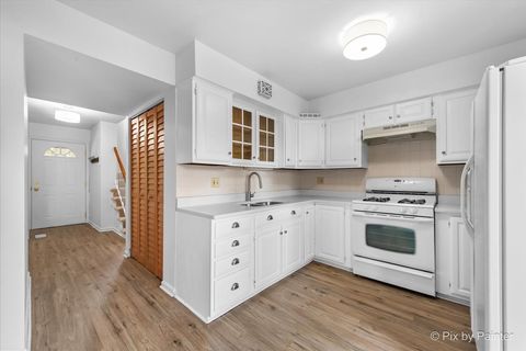 Tiny photo for 802 Lexington Circle #802, Hanover Park, IL 60133 (MLS # 12446680)