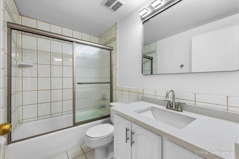 Tiny photo for 802 Lexington Circle #802, Hanover Park, IL 60133 (MLS # 12446680)