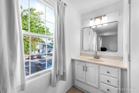 Tiny photo for 802 Lexington Circle #802, Hanover Park, IL 60133 (MLS # 12446680)
