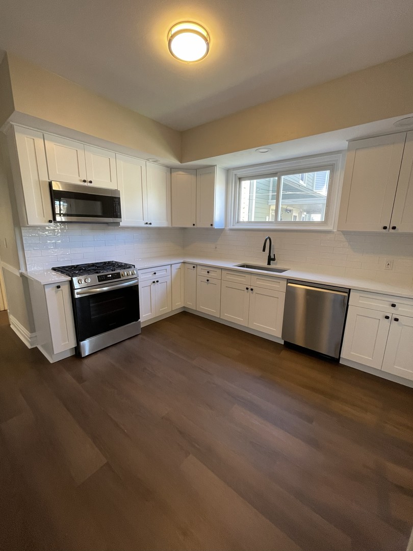 4130 W Newport Avenue