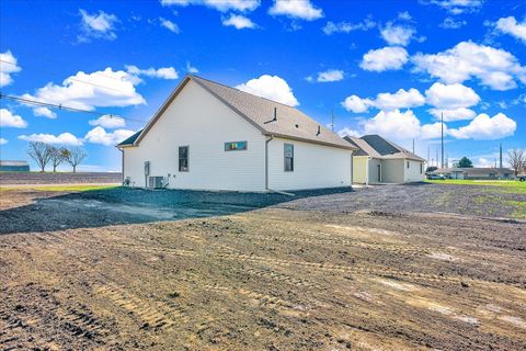 Tiny photo for 180 S Oak Street, El Paso, IL 61738 (MLS # 12512942)