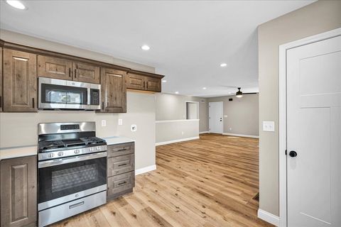 Tiny photo for 180 S Oak Street, El Paso, IL 61738 (MLS # 12512942)