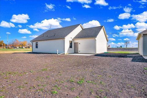 Tiny photo for 180 S Oak Street, El Paso, IL 61738 (MLS # 12512942)