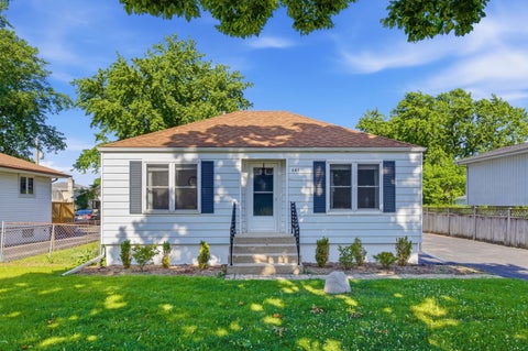 Photo of 641 N Kenilworth Avenue, Elmhurst, IL 60126 (MLS # 12661432)