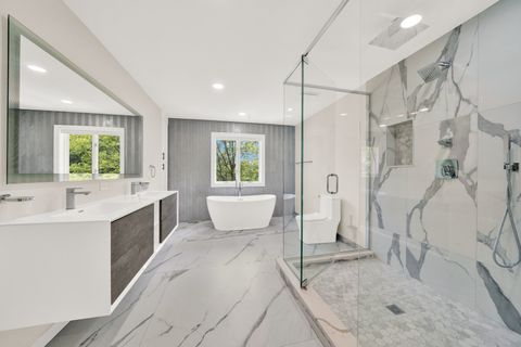 Tiny photo for 5 S Meadow Court, South Barrington, IL 60010 (MLS # 12600470)