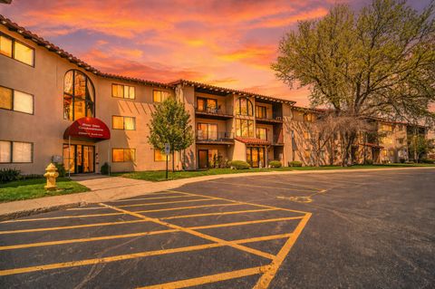 Tiny photo for 21W581 North Avenue #30, Lombard, IL 60148 (MLS # 12628799)