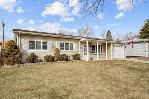 Photo of 613 Tanglewood Drive, Streamwood, IL 60107 (MLS # 12572670)
